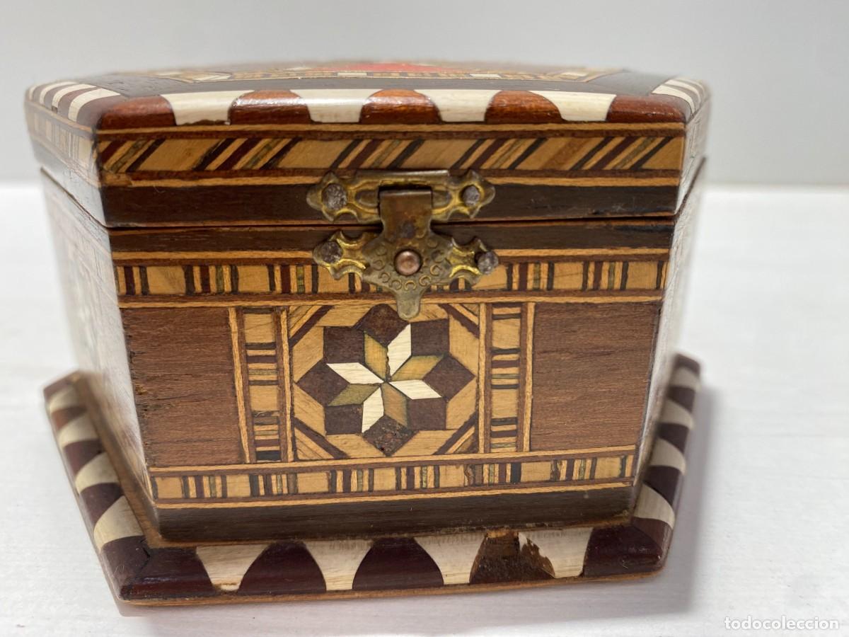 Cajas y cajitas met&aacute;licas: CAJA MADERA ARTESANAL EXAGONAL CON TARACEA - Foto 3