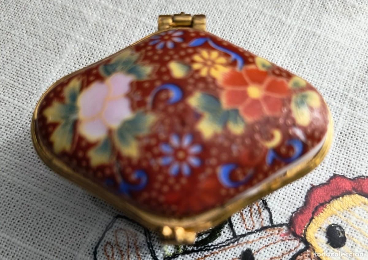 Cajas y cajitas met&aacute;licas: CAJITA OVALADA DE FLORES - Foto 1