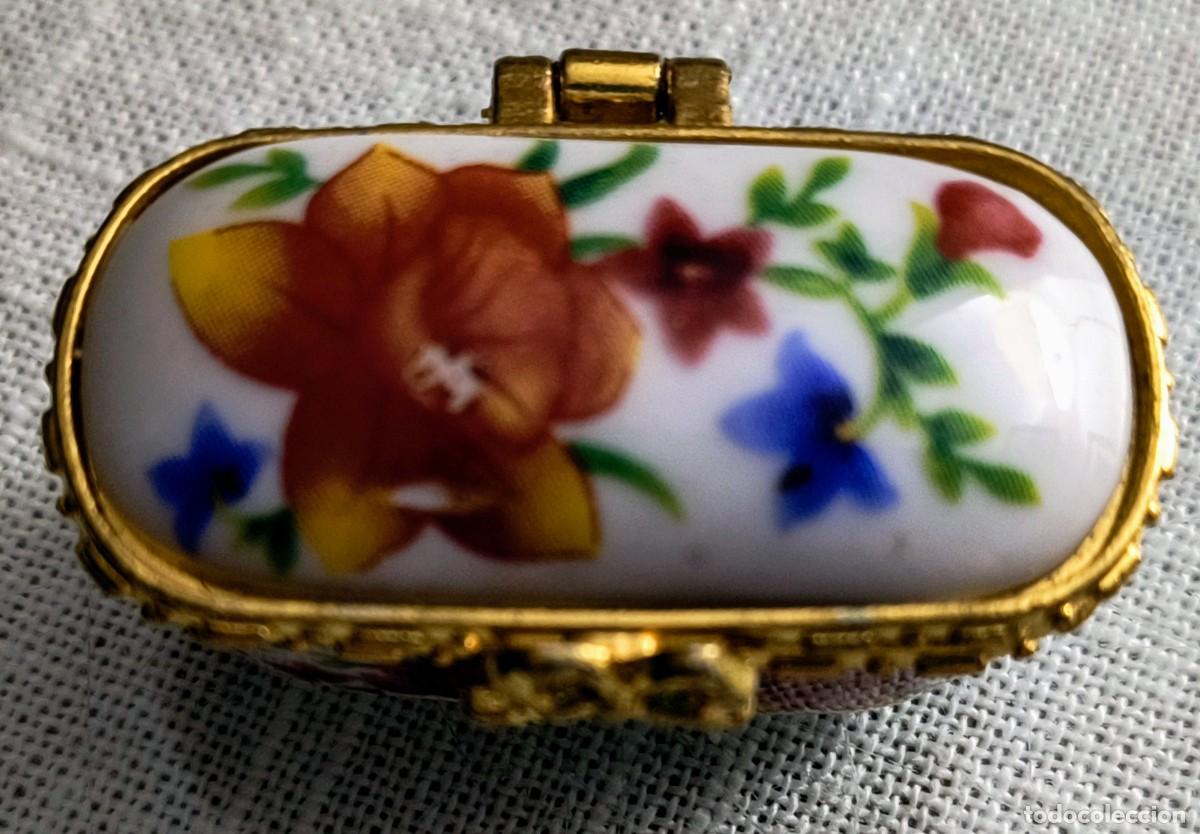 Cajas y cajitas met&aacute;licas: CAJITA RECTANGULAR DE PORCELANA CON FLORES - Foto 1