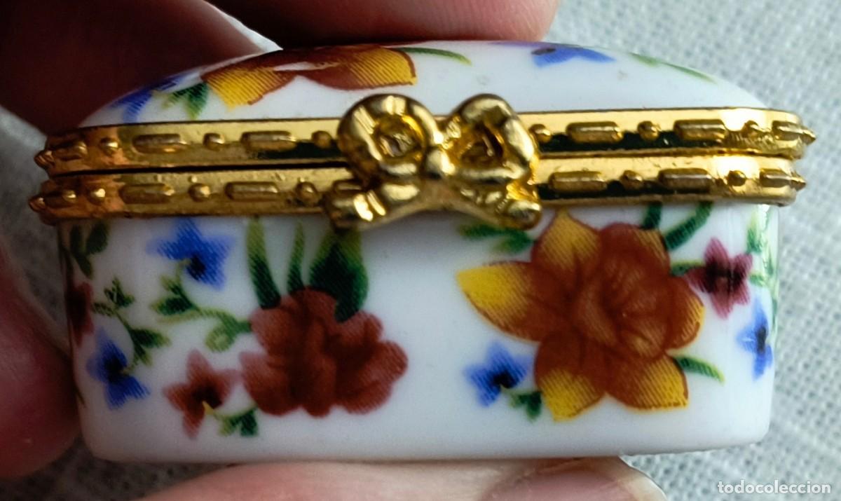 Cajas y cajitas met&aacute;licas: CAJITA RECTANGULAR DE PORCELANA CON FLORES - Foto 2