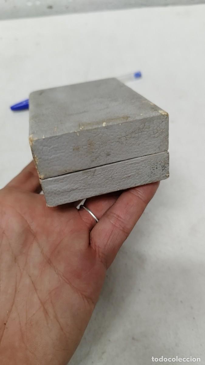 Cajas y cajitas met&aacute;licas: Antigua caja para mechero? - Foto 4