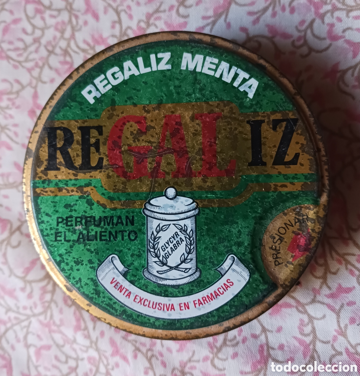 Bo&icirc;tes et petites bo&icirc;tes m&eacute;talliques: Caja hojalata Farmacia. REgaliz Menta 7,4 cms diametro . Vell i Bell.