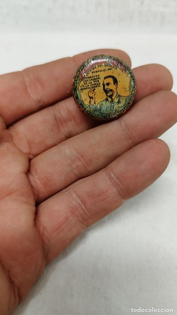 Blechdosen und Kisten: Antigua caja met&aacute;lica de hojalata,muestra gratuita pastillas para la tos.