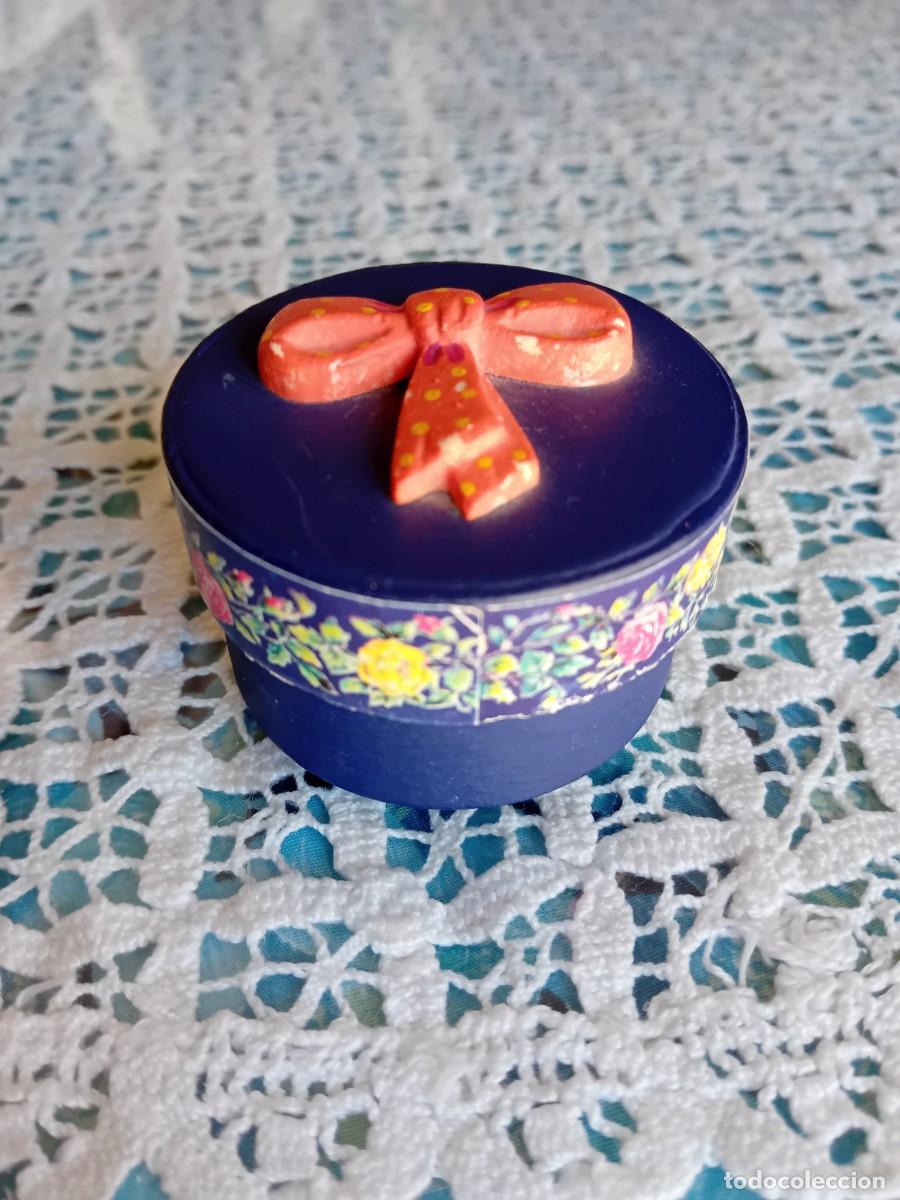 Caixas e caixinhas met&aacute;licas: Cajita redonda para joya marca Newworld