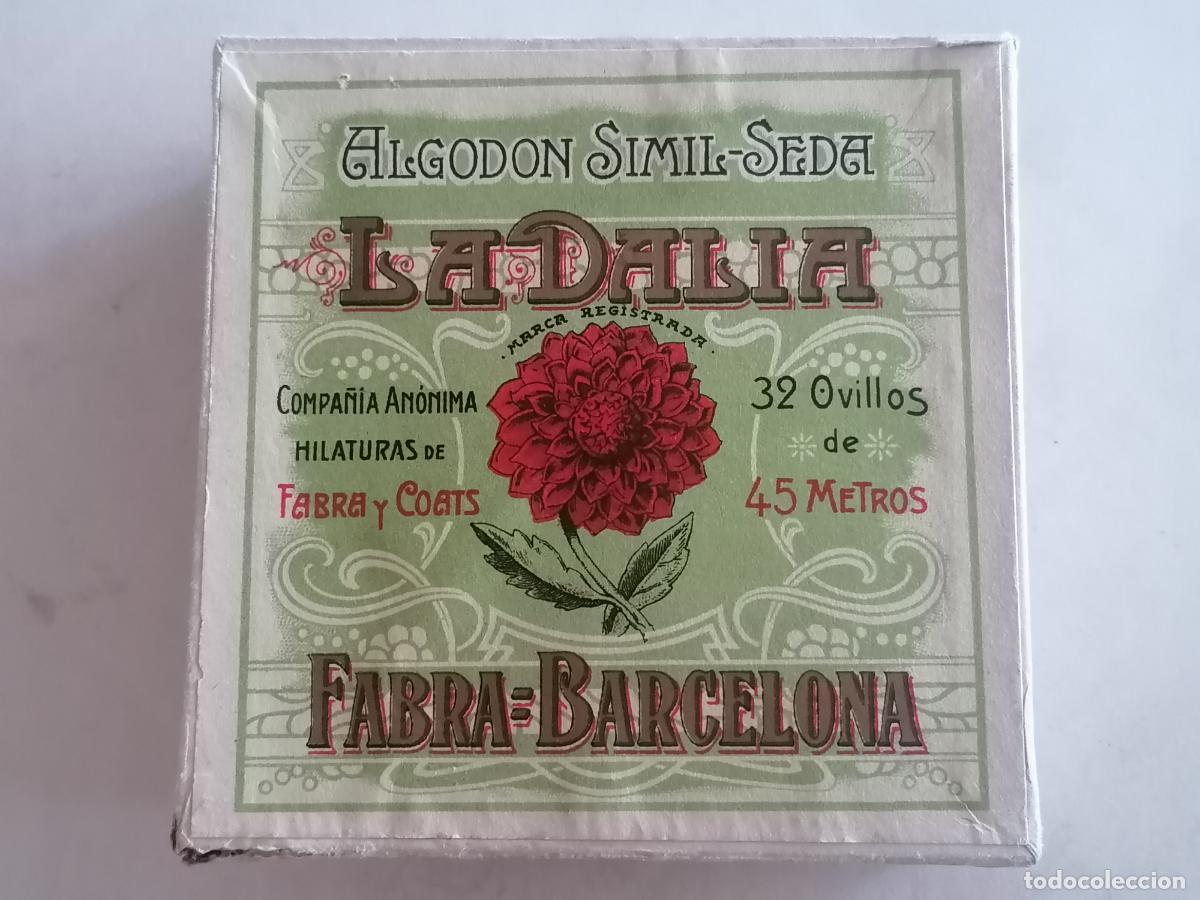 Cajas y cajitas met&aacute;licas: CAJA DE CARTON LA DALIA, ALGODON SIMIL-SEDA, FABRA-BARCELONA, MEDIDAS 11,5 X 11,5 CM, VACIA