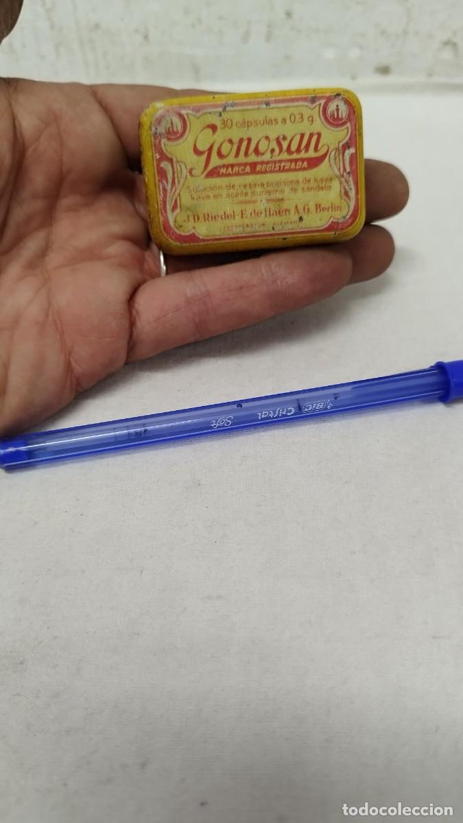 Bo&icirc;tes et petites bo&icirc;tes m&eacute;talliques: Antigua caja de hojalata ,gonosan capsulas de aceite de sandalo.Malaga
