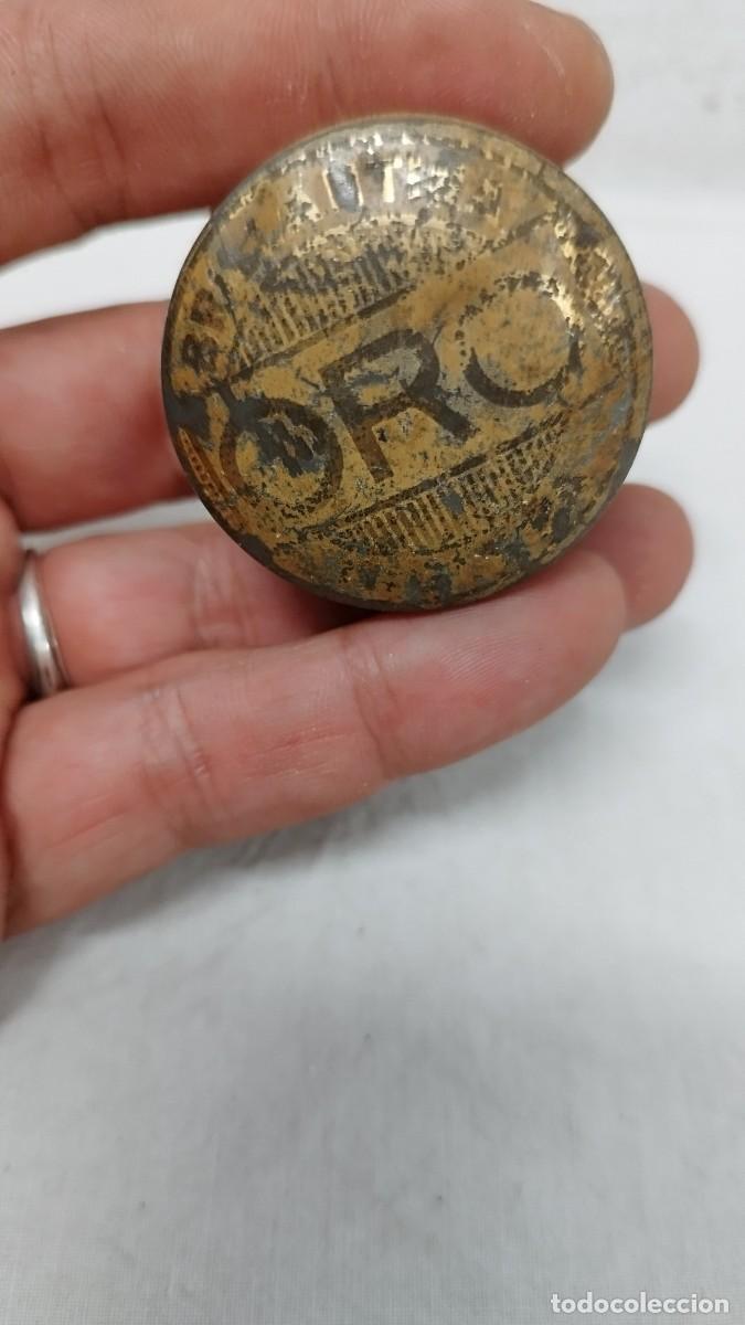 Bo&icirc;tes et petites bo&icirc;tes m&eacute;talliques: Antigua Caja de hojalata,Oro brillantina Inglesa.