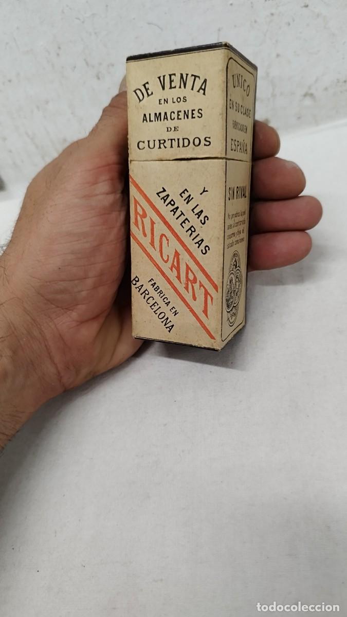 Bo&icirc;tes et petites bo&icirc;tes m&eacute;talliques: Antigua Caja de barniz negro,calzado de cabritilla glace.Zapaterias Ricart.Vacia