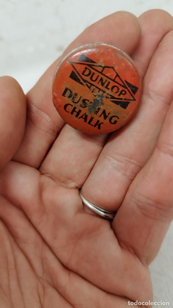 Bo&icirc;tes et petites bo&icirc;tes m&eacute;talliques: Antigua peque&ntilde;a caja de hojalata,Dunlop Dusting Chalk.