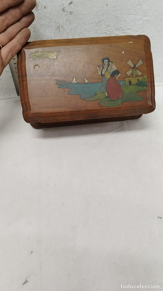 Bo&icirc;tes et petites bo&icirc;tes m&eacute;talliques: Antigua caja de madera,de mallorca.