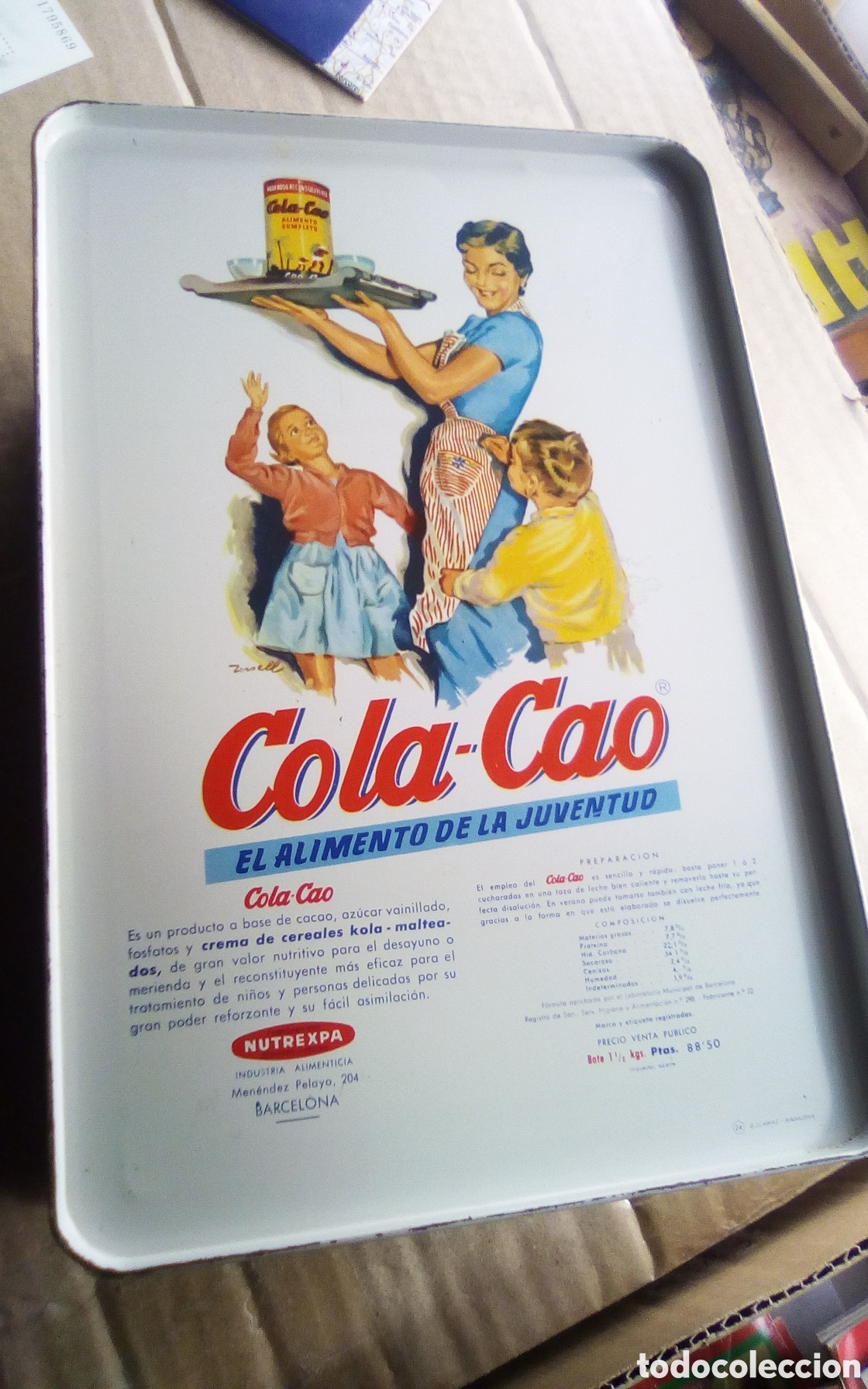 Cajas y cajitas met&aacute;licas: Antigua lata de Cola-Cao, fotos. Met&aacute;lica, plateada, decorada con motivos orientales. A&ntilde;os 70s.