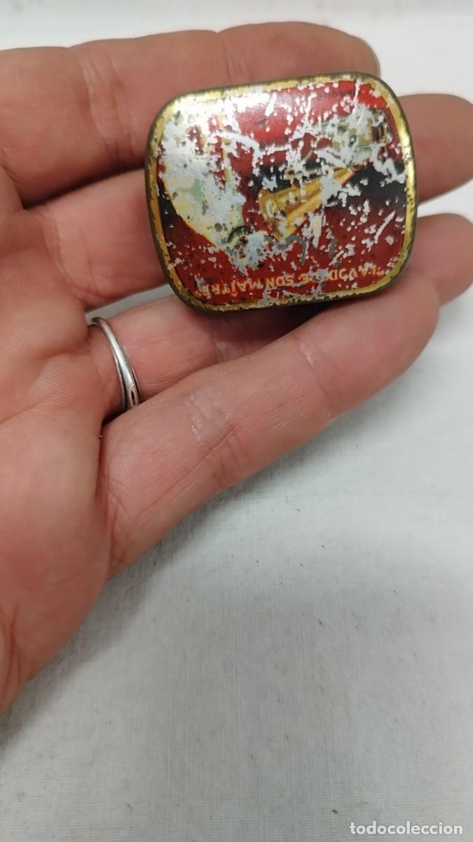 Bo&icirc;tes et petites bo&icirc;tes m&eacute;talliques: Antigua caja de hojalata ,La Voz de su amo.