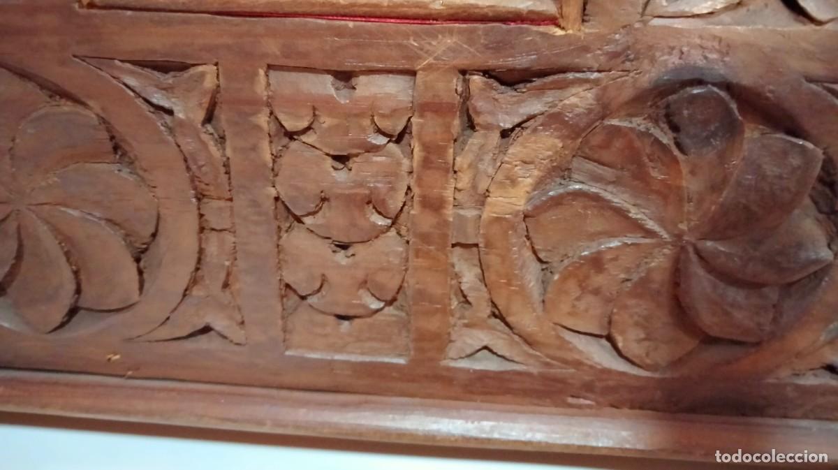 Cajas y cajitas met&aacute;licas: caja de madera en forma de cofre tallada a mano - Foto 5