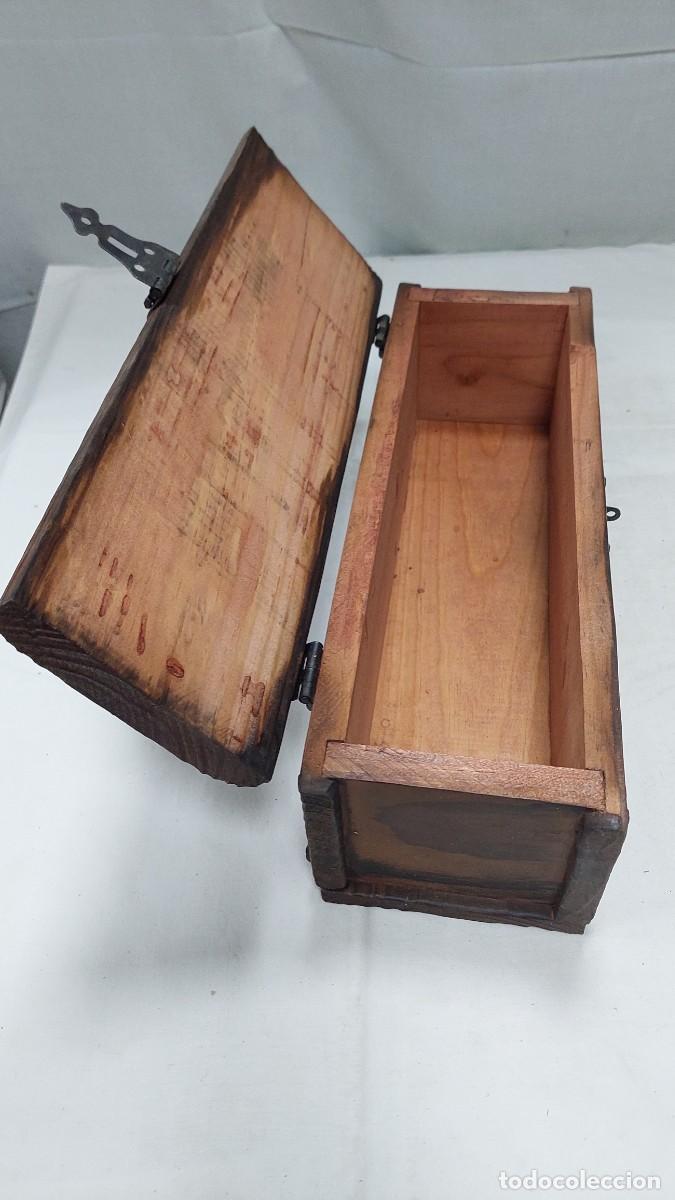 Cajas y cajitas met&aacute;licas: Antigua caja de madera tipo cofre - Foto 3