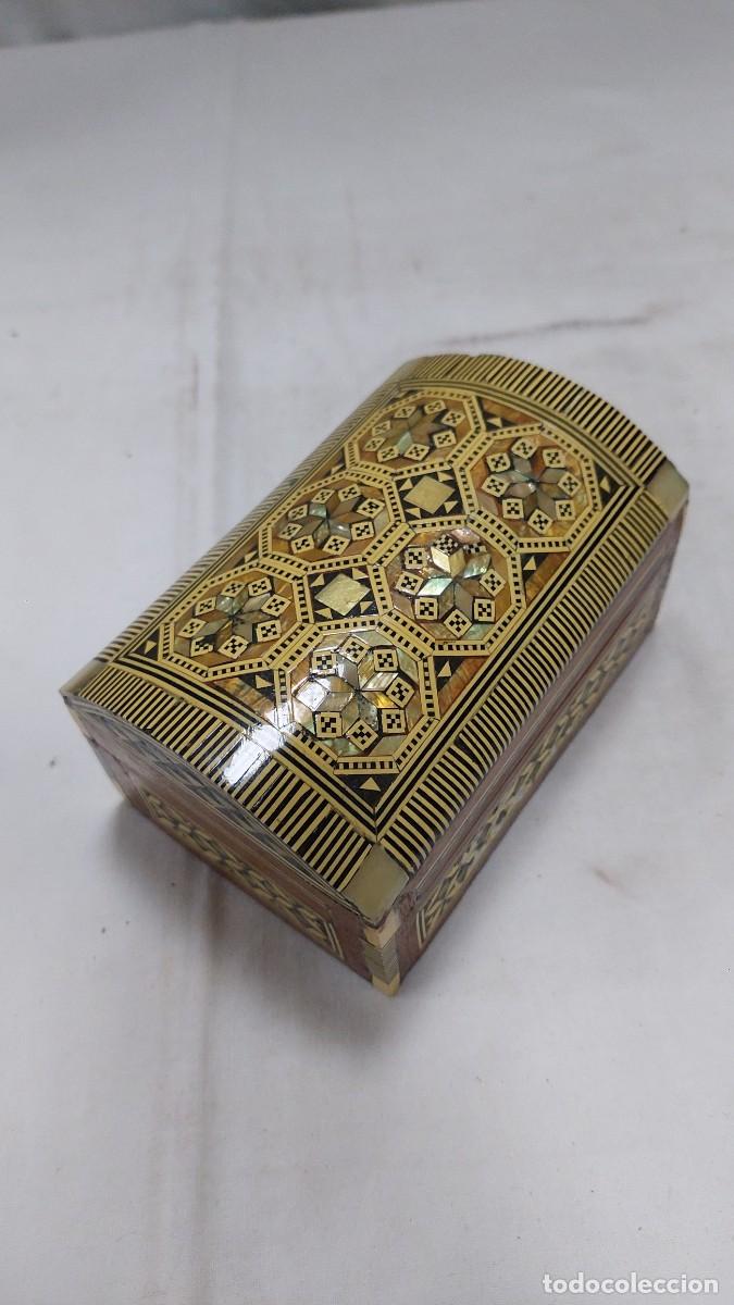 Blechdosen und Kisten: Magnifica antigua caja de madera taracea granadina