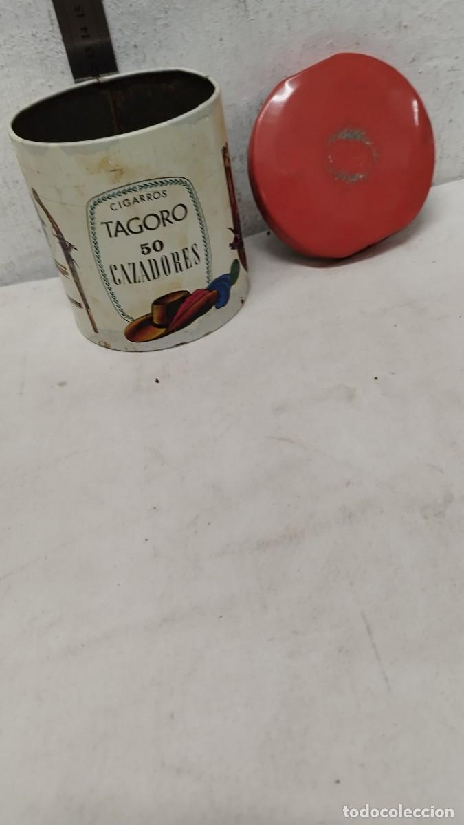 Caixas e caixinhas met&aacute;licas: Antigua lata de tabaco,Tagoro 50 cazadores.A restaurar.