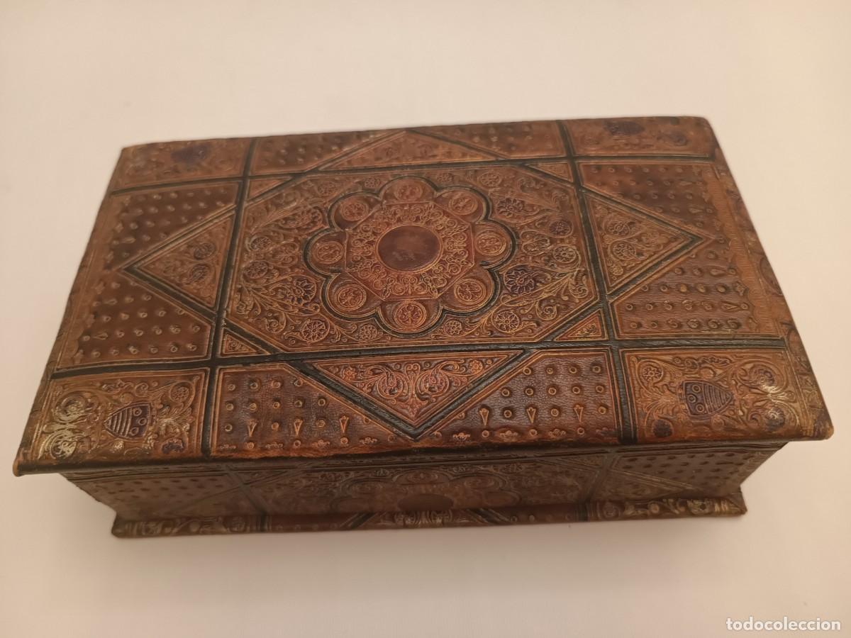 Cajas y cajitas met&aacute;licas: CAJA ART DECO A&Ntilde;OS 20-30 EN PIEL REPUJADA