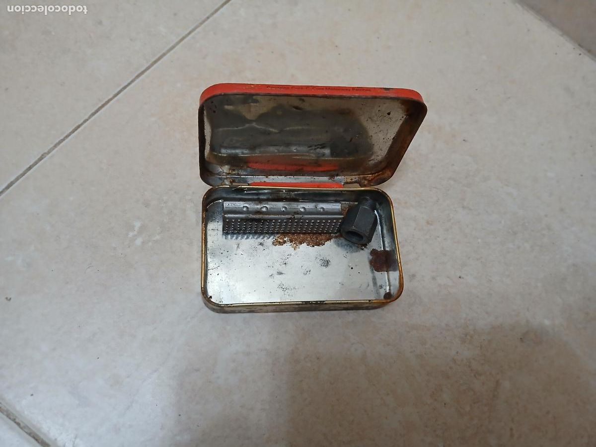 Cajas y cajitas met&aacute;licas: Caja de parches vespa - Foto 2