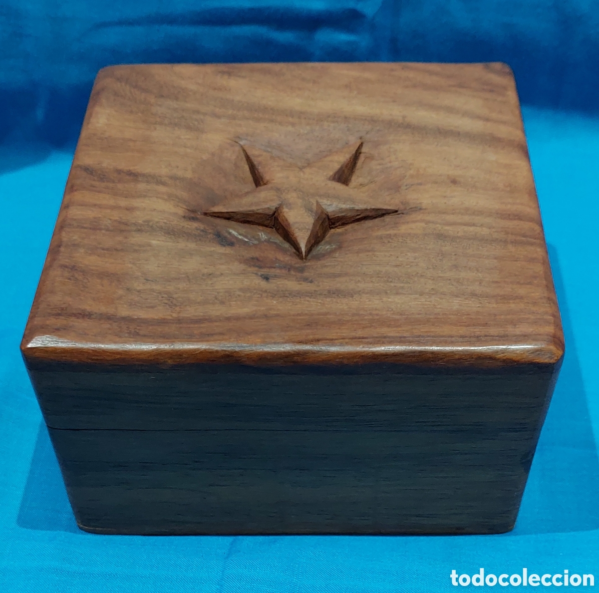 Blechdosen und Kisten: Antigua caja de madera noble, maciza, con estrella tallada a mano