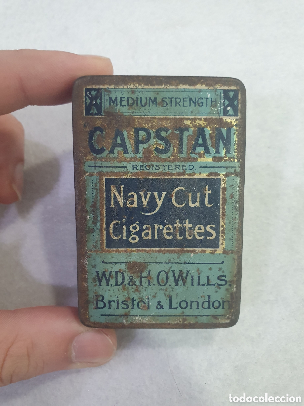 Cajas y cajitas met&aacute;licas: Antigua lata de tabaco. Capstan. (L28) - Foto 1