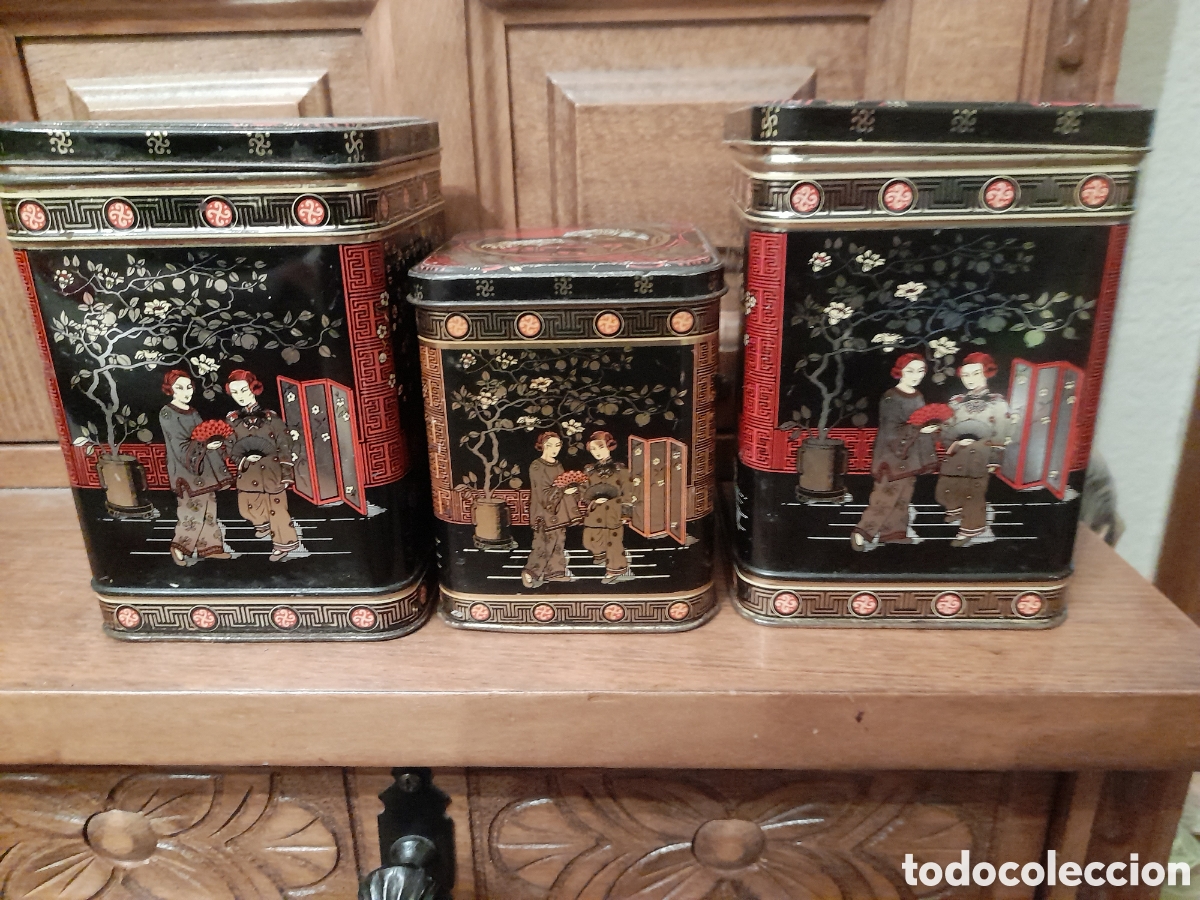 Boxes and metal boxes: Tres antiguas latas de te, met&aacute;licas, miden 15 cm dos y otra 11cm de altura