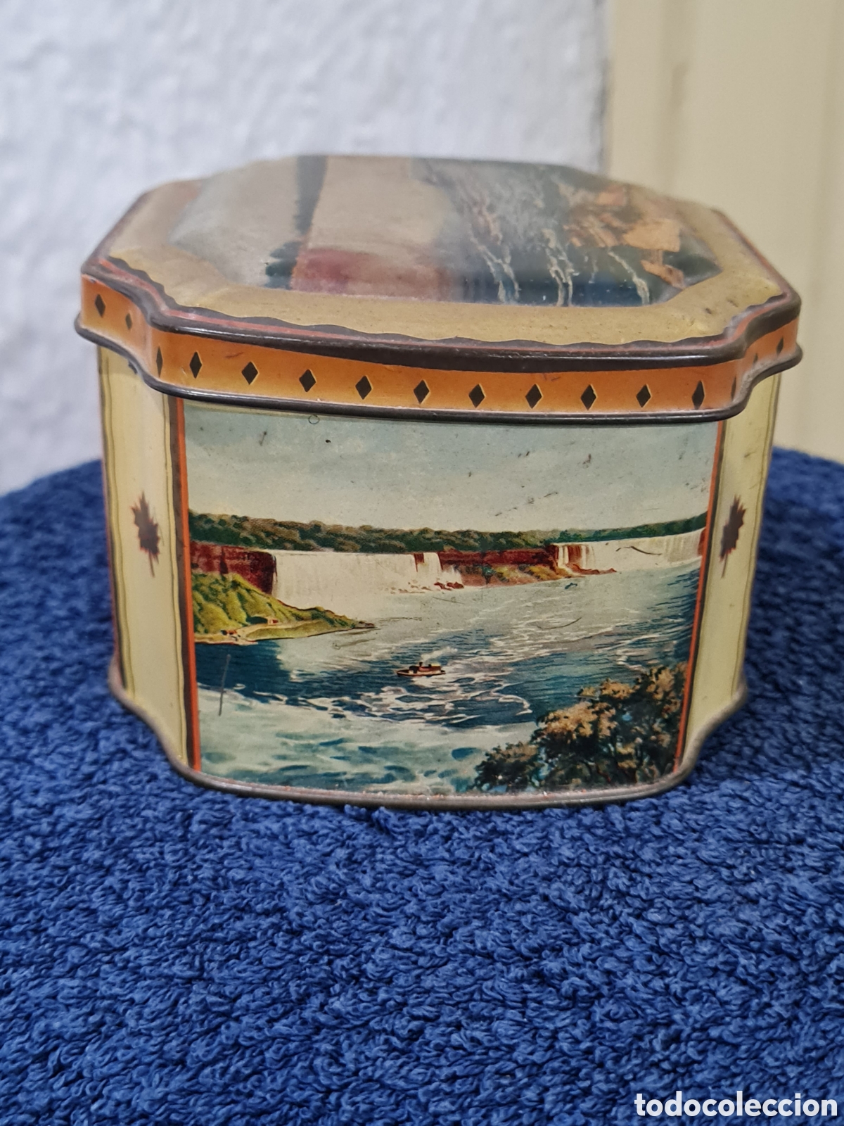 Cajas y cajitas met&aacute;licas: Antigua caja litografiada - Foto 2