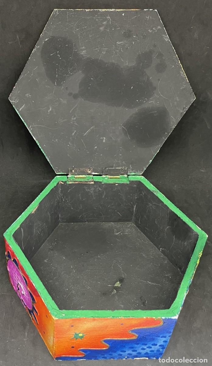 Cajas y cajitas met&aacute;licas: Caja madera exagonal pintada.CAR1013 - Foto 3