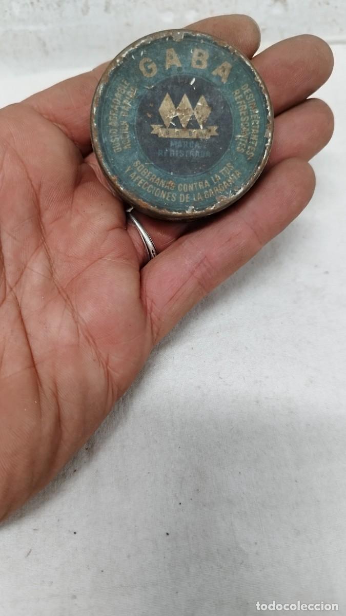 Bo&icirc;tes et petites bo&icirc;tes m&eacute;talliques: Antigua caja,cajita met&aacute;lica Gana.Pastillas para la tos.