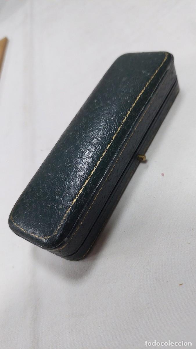 Cajas y cajitas met&aacute;licas: Antigua caja de joya medalla Ceuta