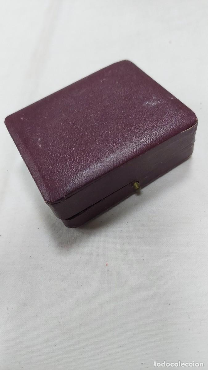 Cajas y cajitas met&aacute;licas: Antigua caja de joya medalla