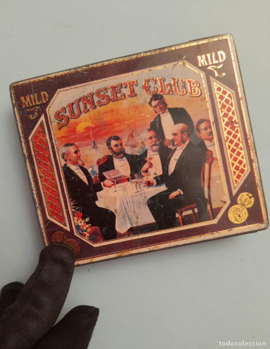 Cajas y cajitas met&aacute;licas: Caja hojalata Cigarrillos SUNSET CLUB MILD Medidas 9,5 x 7,5 x 1,5 cm. VAC&Iacute;A.