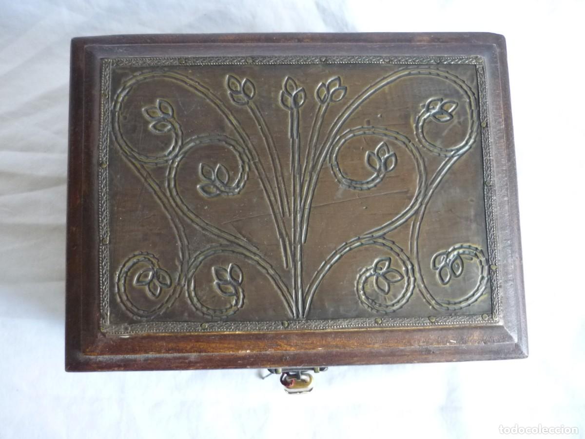 Cajas y cajitas met&aacute;licas: Caja cofre en madera y lat&oacute;n, con candado - Foto 6