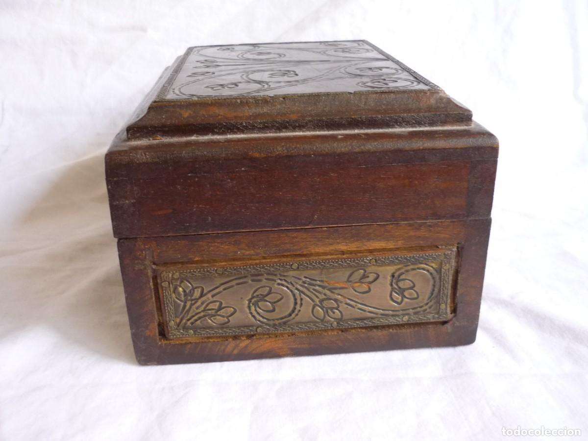 Cajas y cajitas met&aacute;licas: Caja cofre en madera y lat&oacute;n, con candado - Foto 7