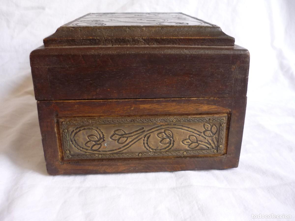 Cajas y cajitas met&aacute;licas: Caja cofre en madera y lat&oacute;n, con candado - Foto 9