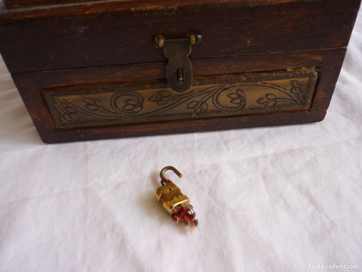 Cajas y cajitas met&aacute;licas: Caja cofre en madera y lat&oacute;n, con candado - Foto 11