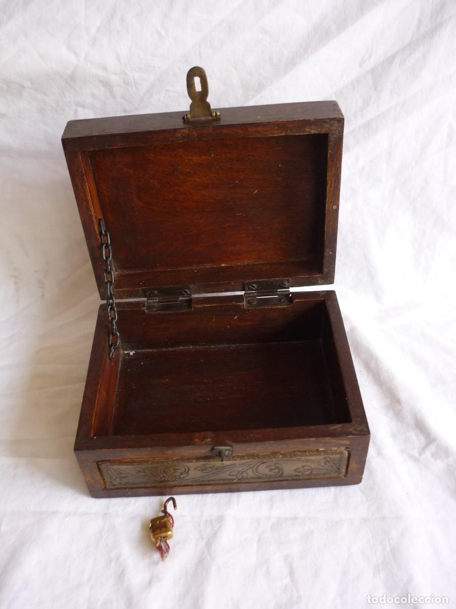 Cajas y cajitas met&aacute;licas: Caja cofre en madera y lat&oacute;n, con candado - Foto 12