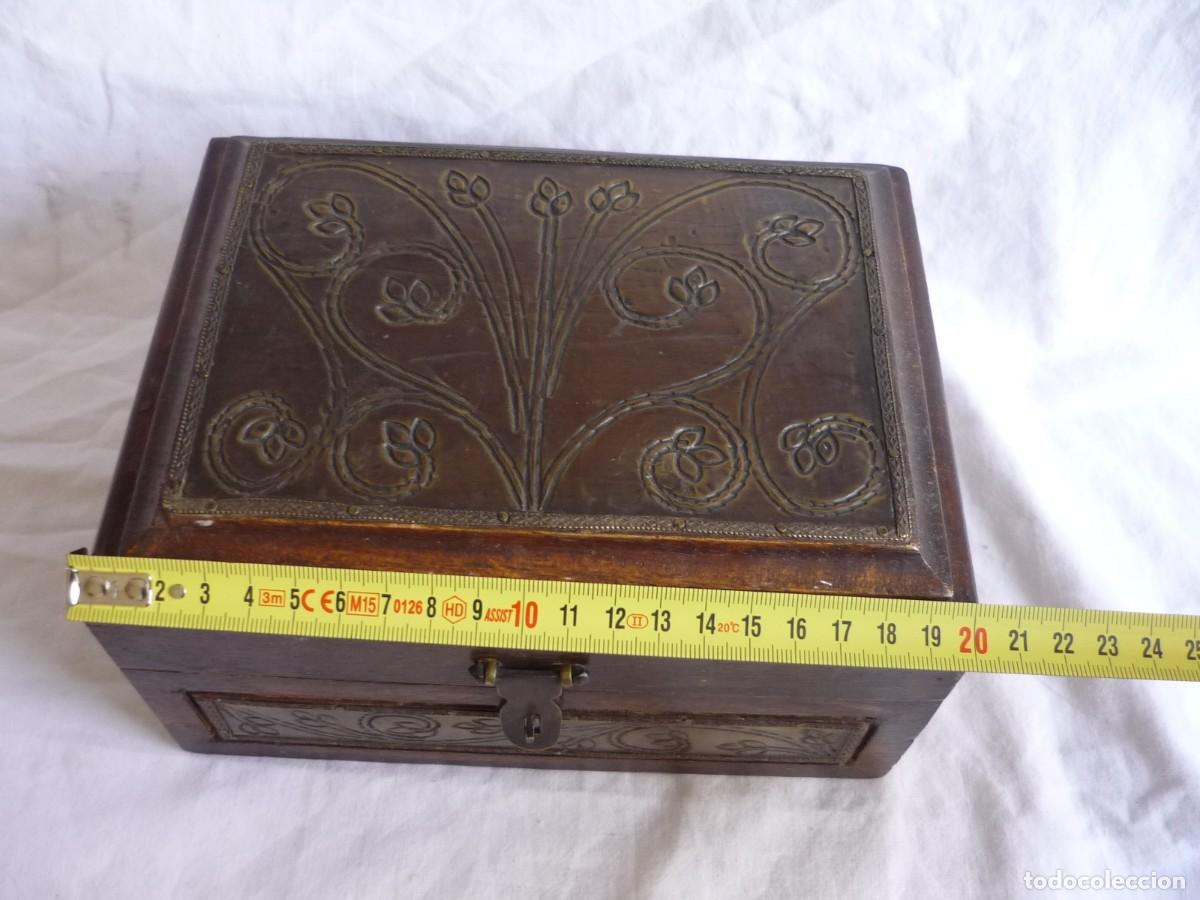 Cajas y cajitas met&aacute;licas: Caja cofre en madera y lat&oacute;n, con candado - Foto 16