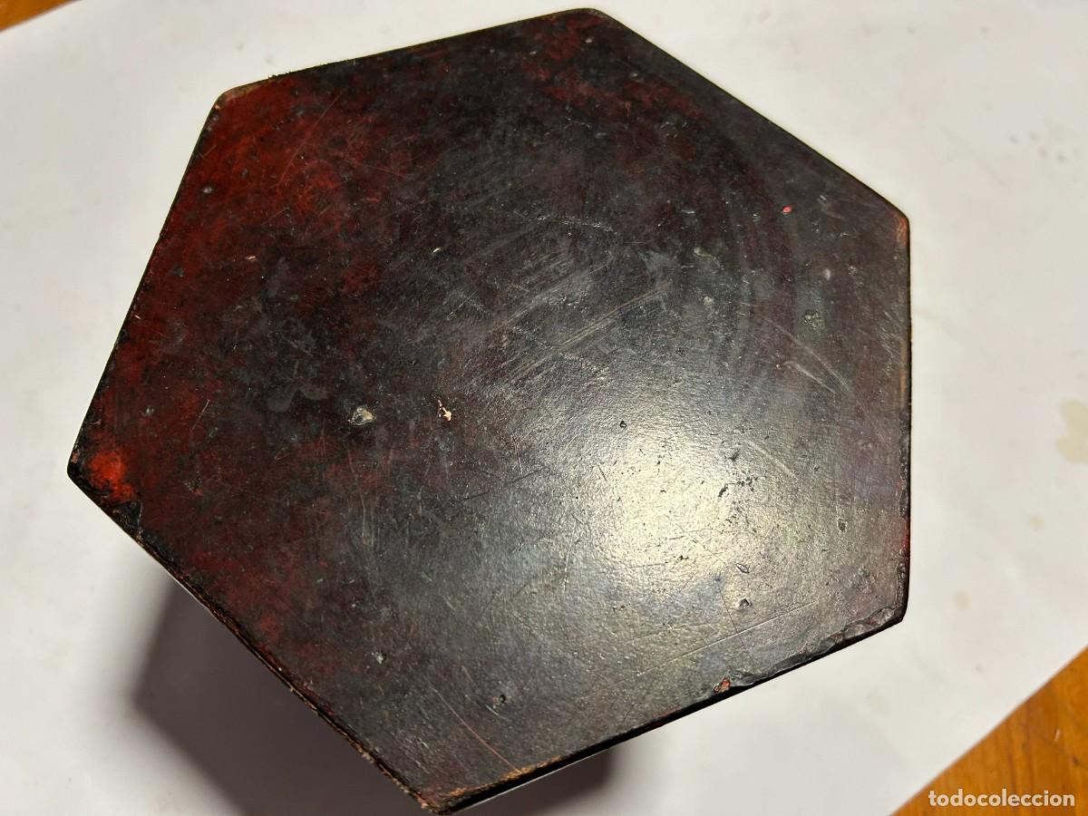 Cajas y cajitas met&aacute;licas: Caja de madera hexagonal con decoracion china - Foto 9