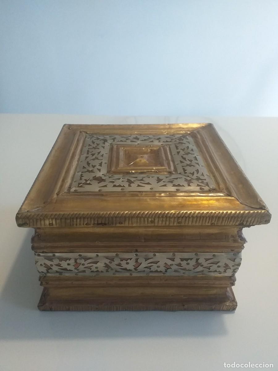 Cajas y cajitas met&aacute;licas: Caja de madera chapada con metales - Foto 2