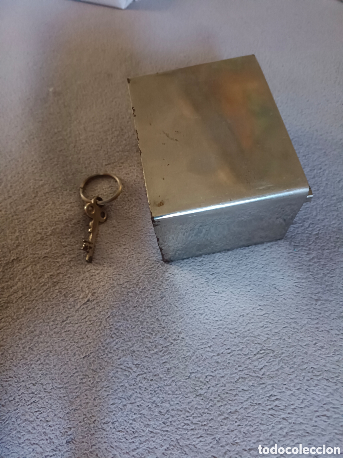 Cajas y cajitas met&aacute;licas: Hucha met&aacute;lica con su llave - Foto 3