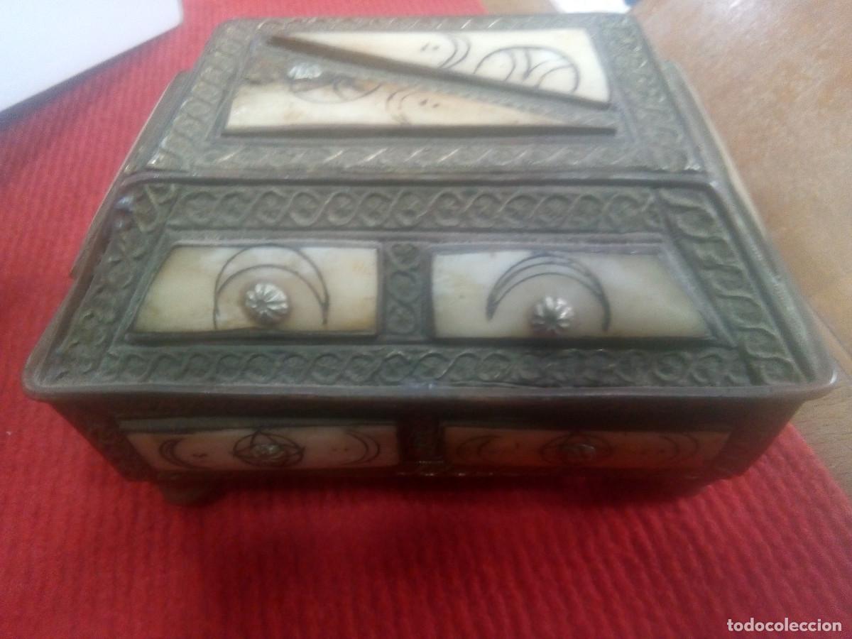 Cajas y cajitas met&aacute;licas: CAJA LAT&Oacute;N Y BRONCE CON ASTA INCRUSTADA - Foto 1