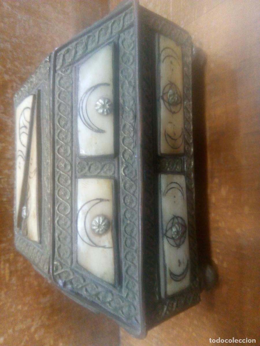 Cajas y cajitas met&aacute;licas: CAJA LAT&Oacute;N Y BRONCE CON ASTA INCRUSTADA - Foto 2