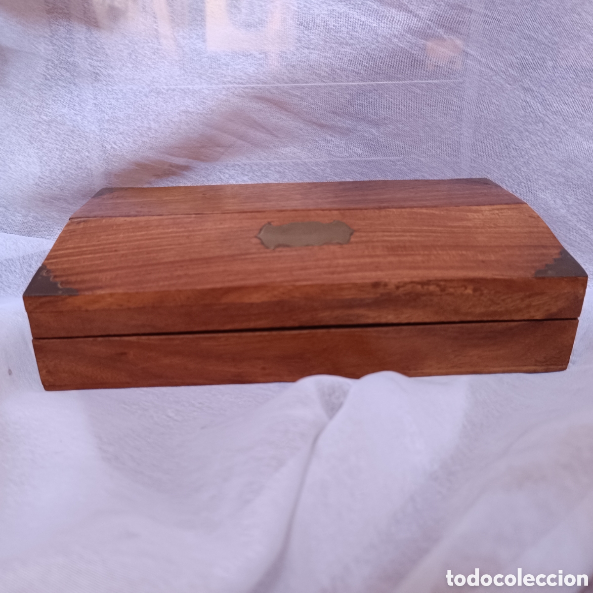 Cajas y cajitas met&aacute;licas: Caja joyero de madera de caoba con remates de bronce