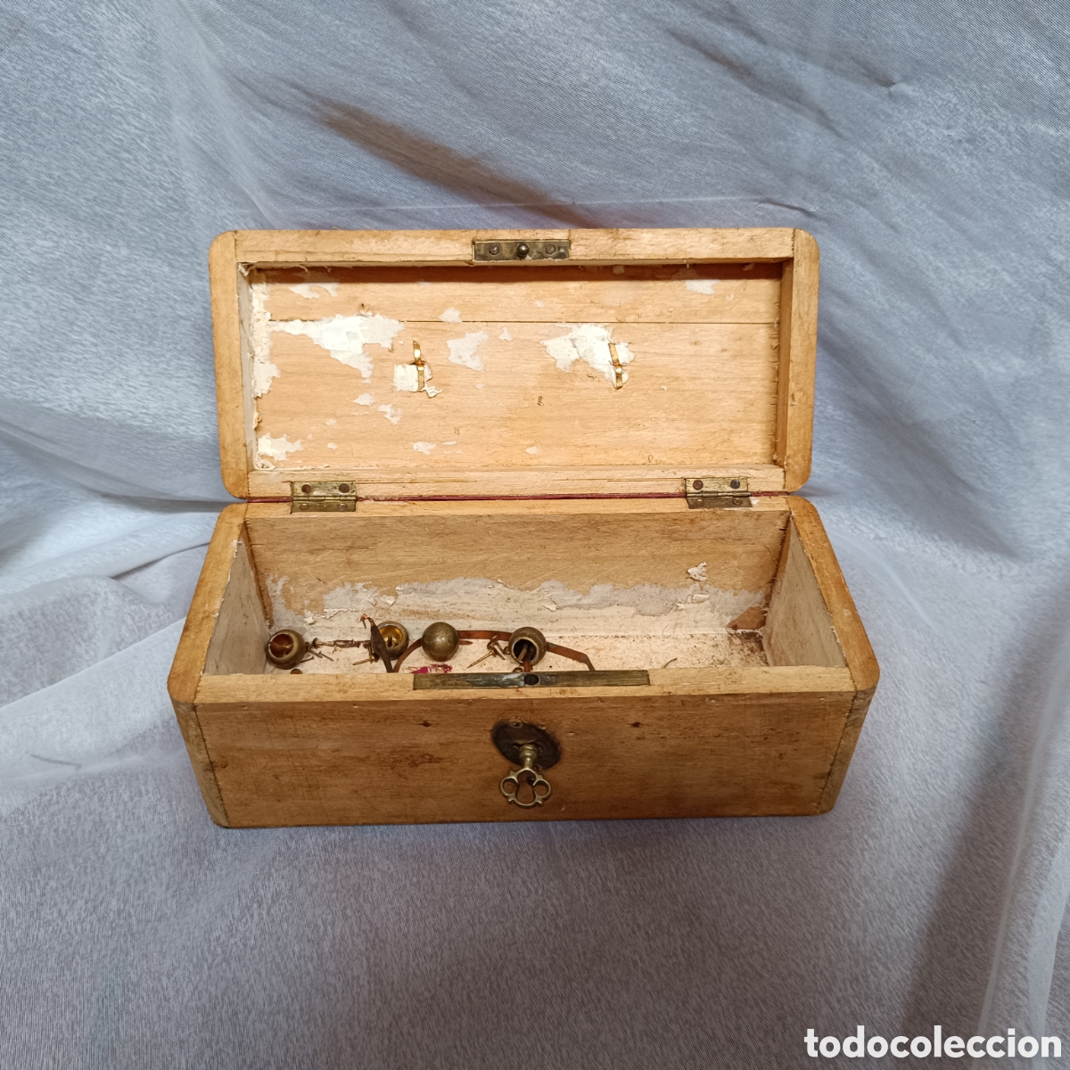 Cajas y cajitas met&aacute;licas: Caja Baul de madera para restaurar - Foto 4