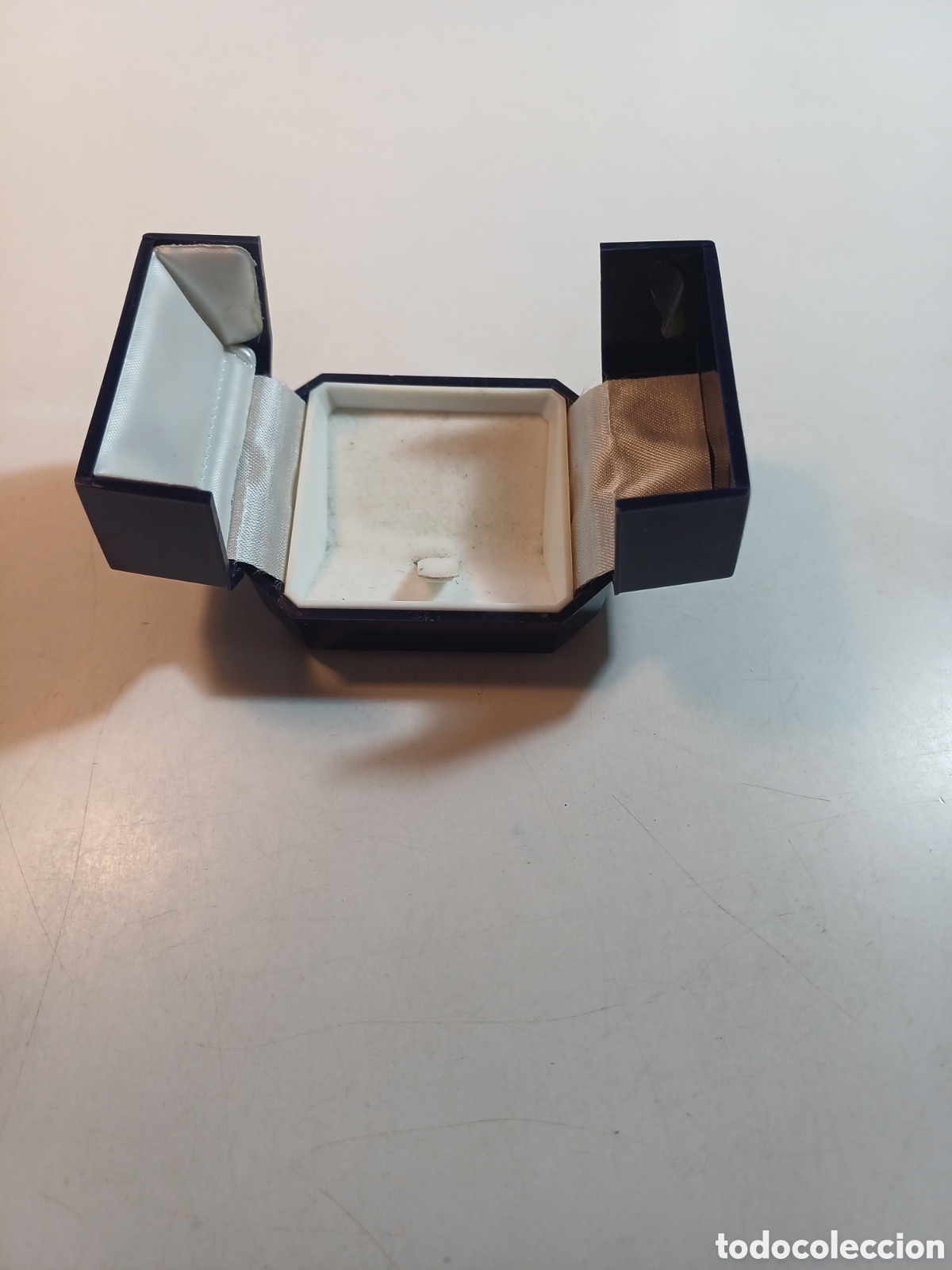 Cajas y cajitas met&aacute;licas: Bonita caja para anillo sortija o joyer&iacute;a