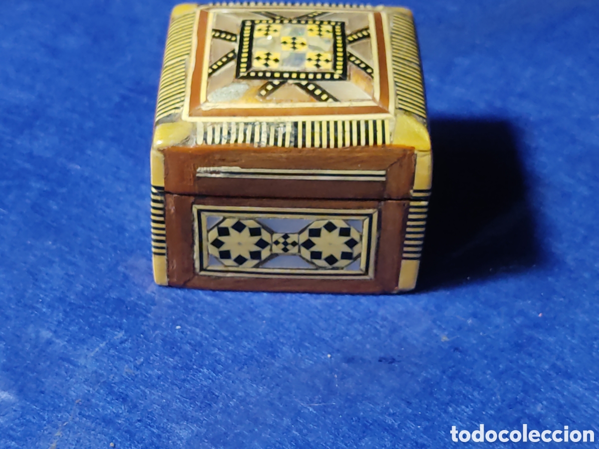 Cajas y cajitas met&aacute;licas: Caja,joyero peque&ntilde;o de madera con taracea de n&aacute;car.Vintage.