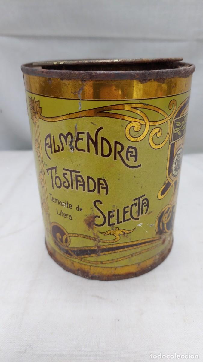 Blechdosen und Kisten: Antigua lata almendra tostada selecta Tamarite de Litera Huesca con sellos aduanas