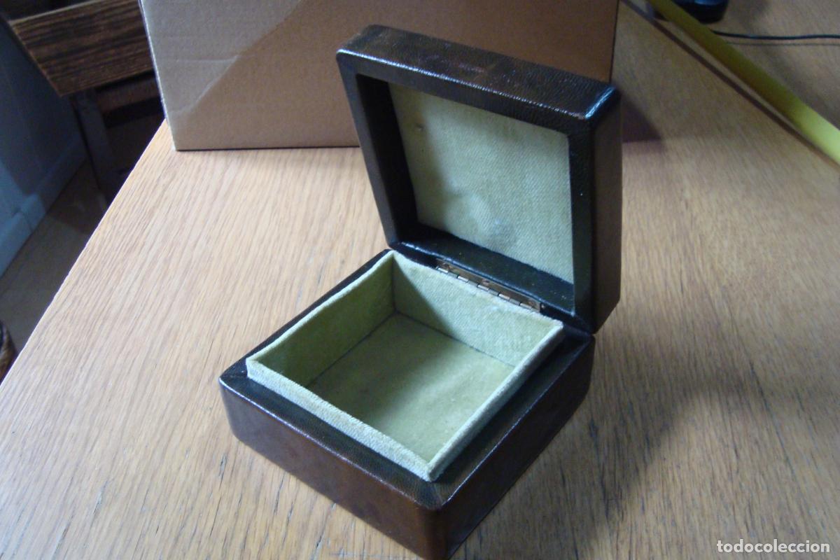 Cajas y cajitas met&aacute;licas: ANTIGUA CAJITA O ESTUCHE JOYERIA RELOJERIA O SIMILIAR FORRADA DE PIEL. SIGLO XX