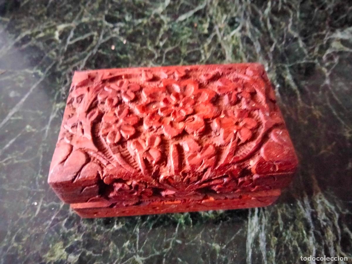 Cajas y cajitas met&aacute;licas: Cajita madera tallada. - Foto 1
