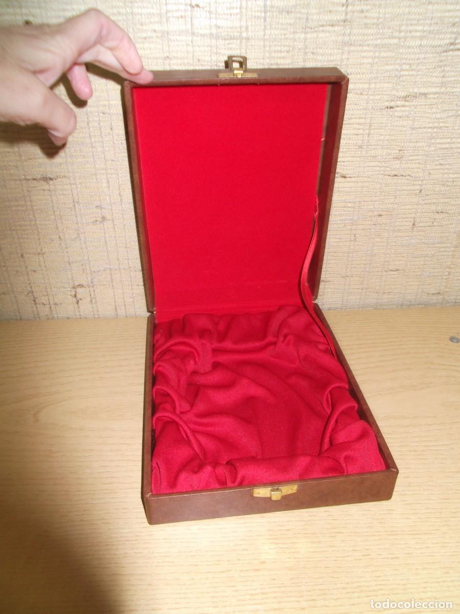 Cajas y cajitas met&aacute;licas: Caja estuche forrada en rojo - Foto 2